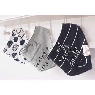 Combo yếm, mũ, tất cho bé
