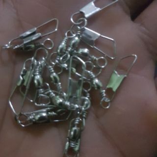 Khóa link câu cá mani chất liệu inox