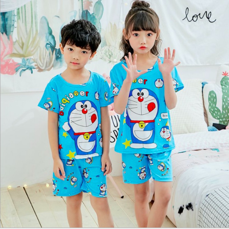 Bộ đồ áo cổ tròn tay ngắn + quần ngắn in hình Doraemon dễ thương cho bé