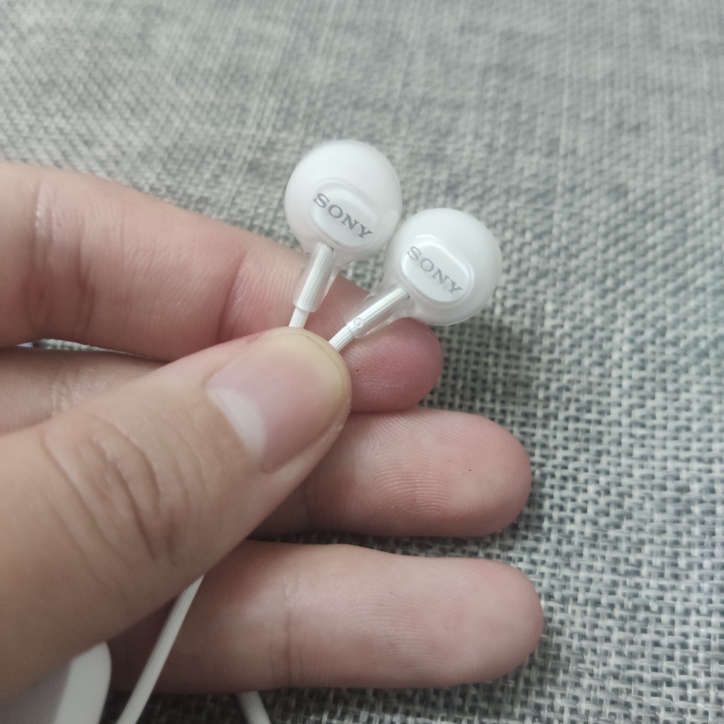 Puki shop / Tai nghe Bluetooth Sony wi-c300  like new tặng 1 đôi núm phụ sony