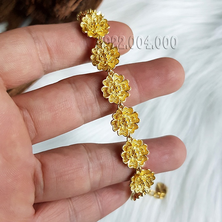 Lắc tay nữ khóa chữ S, lắc mạ vàng hình bông hoa.