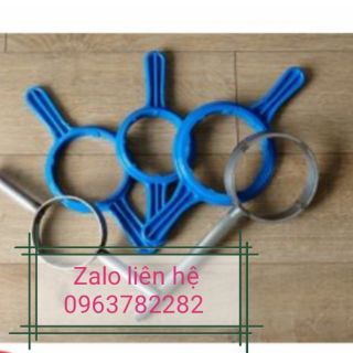 1 cây vặn nắp phi 110 mở nắp bình nước 21lit