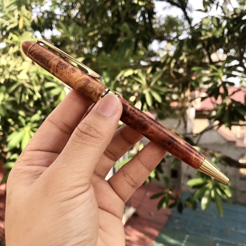 Bút gỗ Nu Huyết Long nắp xoay hàng VIP thơm mùi gỗ - quà tặng độc đáo ý nghĩa (HAHANCO)