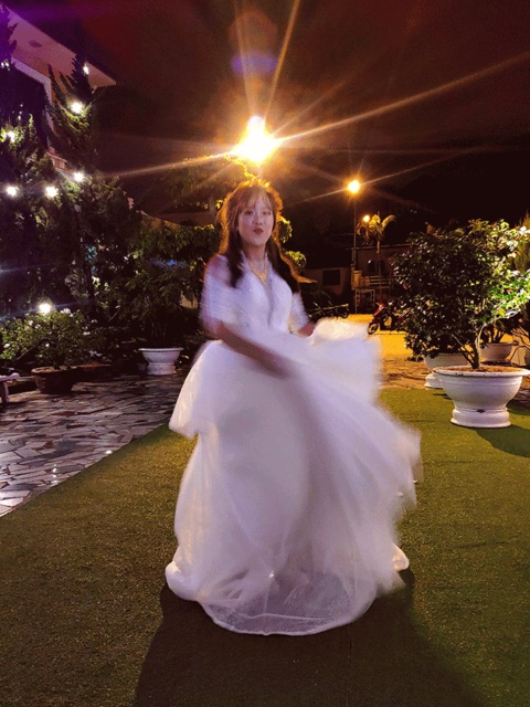 Váy cưới ren tay lỡ