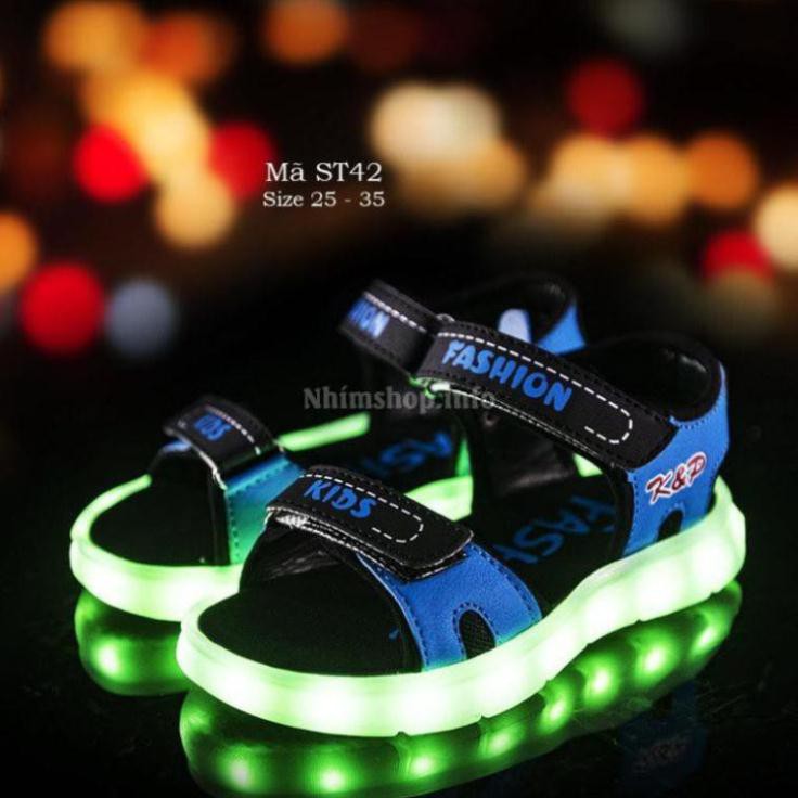 Giày sandal có đèn LED - Giày sandal phát sáng sạc USB thông minh độc lạ full size cho bé 3 - 12 tuổi ST42