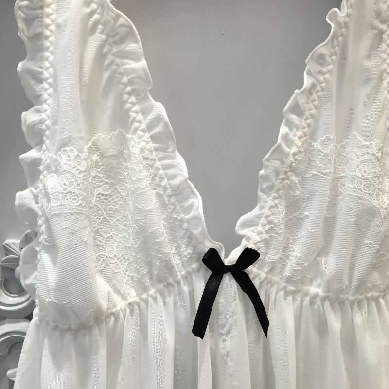 Bộ đồ váy ngủ cổ chữ V sâu + quần lót phối ren quyến rũ dành cho nữ