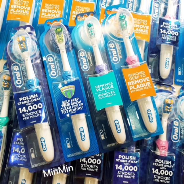 Bàn chải đánh răng bằng pin Oral-B 3D White Action của Đức