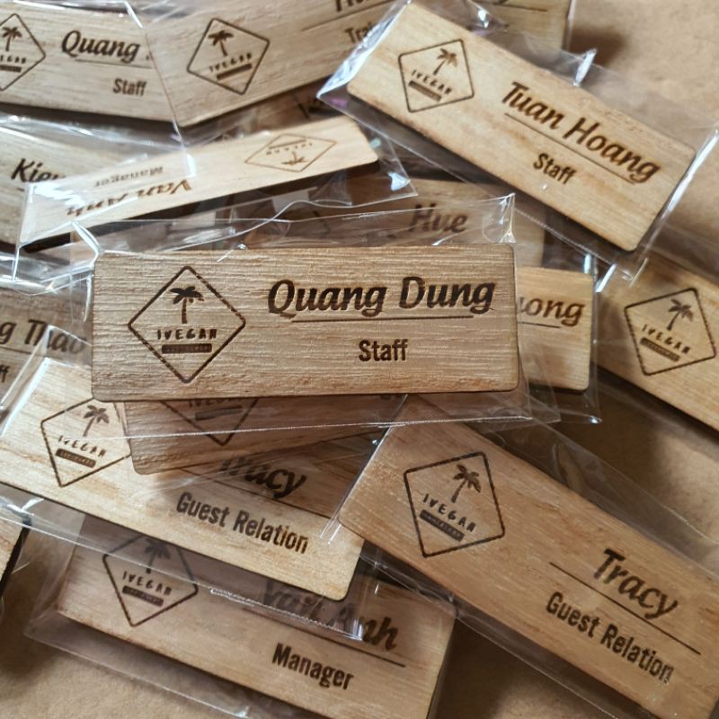 Bảng tên nhân viên gỗ
