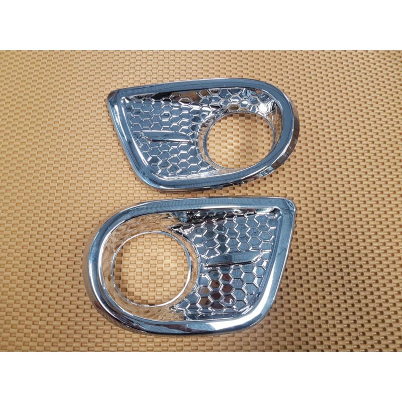 Ốp viền gầm trước Fortuner 2010