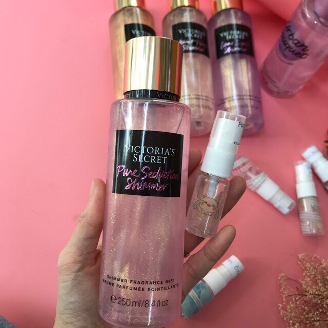 Xịt Thơm Body Victoria’s Secret Love Spell Shimmer 250ml [𝑩𝒐𝒅𝒚𝒎𝒊𝒔𝒕 𝑨𝒖𝒕𝒉𝒆𝒏𝒕𝒊𝒄] | Thế Giới Skin Care