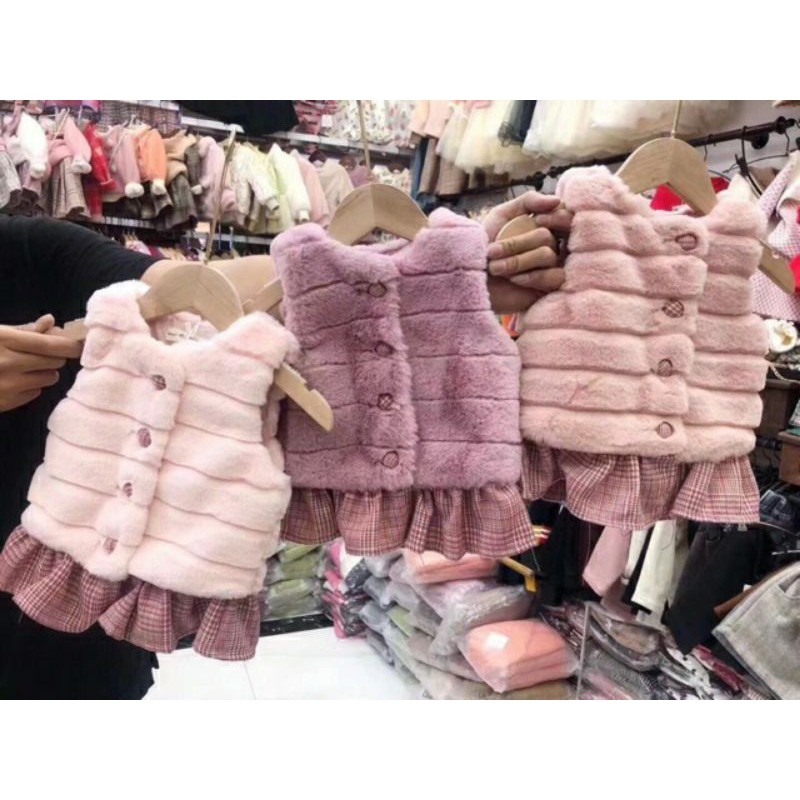 Áo gile liền chân váy kẻ kèm gấu hàng Quảng Châu