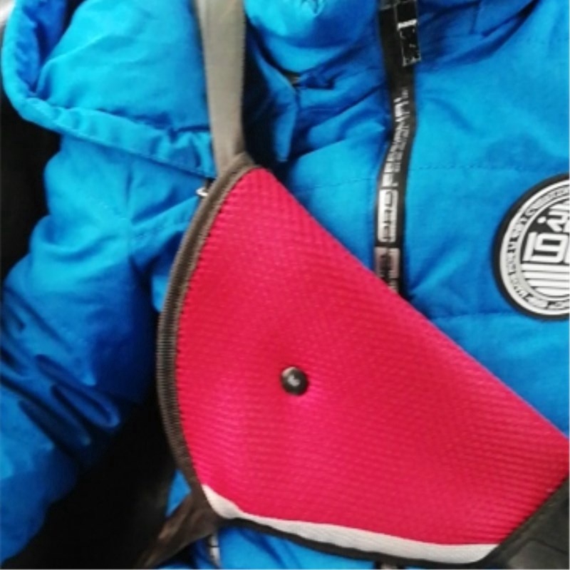 Đai cột điều chỉnh dây an toàn trên xe hơi dành cho trẻ em