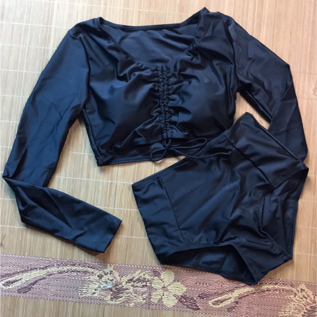 (có sẵn) Đồ bơi/ Bikini/ áo tắm dài tay nhún chun ngực croptop màu đen | BigBuy360 - bigbuy360.vn