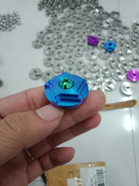 Gù  tay Lái  titanium GR5 giá 1 cặp tặng 2 ốc titan bắt gù