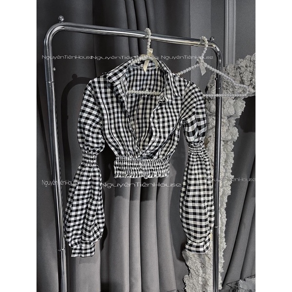 Set áo croptop caro nhún eo tay phồng và chân váy jean tầng