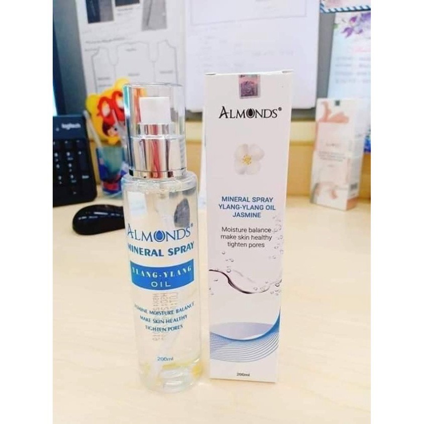 Xịt khoáng Ngọc Lan Tây cân bằng  pH, cấp nước dịu da Mineral Spray Almonds 200ml | BigBuy360 - bigbuy360.vn