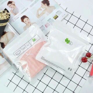 Combo body và quần đùi mặc kèm váy