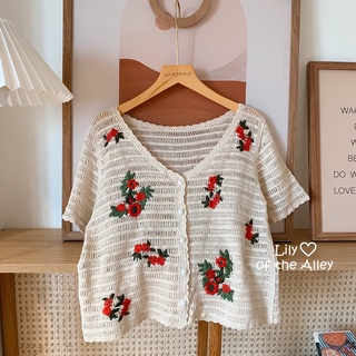 Áo lưới cộc tay thêu chùm hoa đỏ