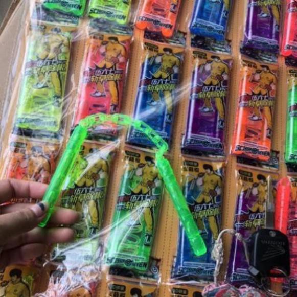 Sỉ vỉ 24 chiếc côn đồ chơi bằng nhựa nhiều màu