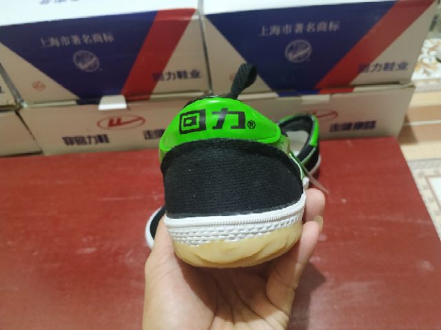 Giày bata warrior đen sọc xanh lá