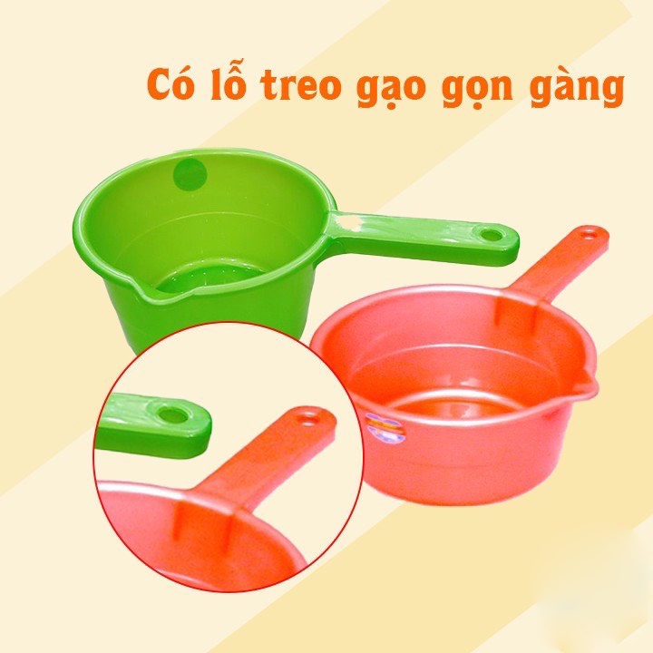 Gáo nhựa múc nước 2 size Việt Nhật, Ca múc nước có cán cầm tiện lợi TTS 6121-6122