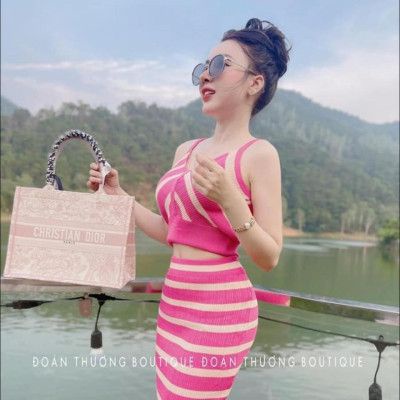 Sét áo 2 dây chân váy kẻ hồng tôn dáng