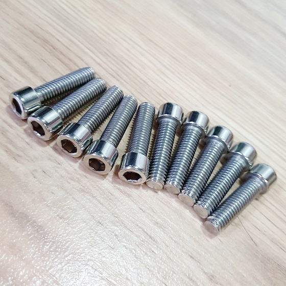 Gói 10 Bulong Đầu Trụ Lục Giác Chìm Size M8 Chiều Dài Tổng 37mm Chất Liệu Inox Sáng Bóng