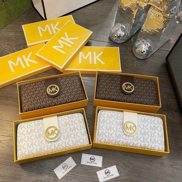 Ví Mk để tiền và giấy tờ có nhiều ngăn để cất thẻ