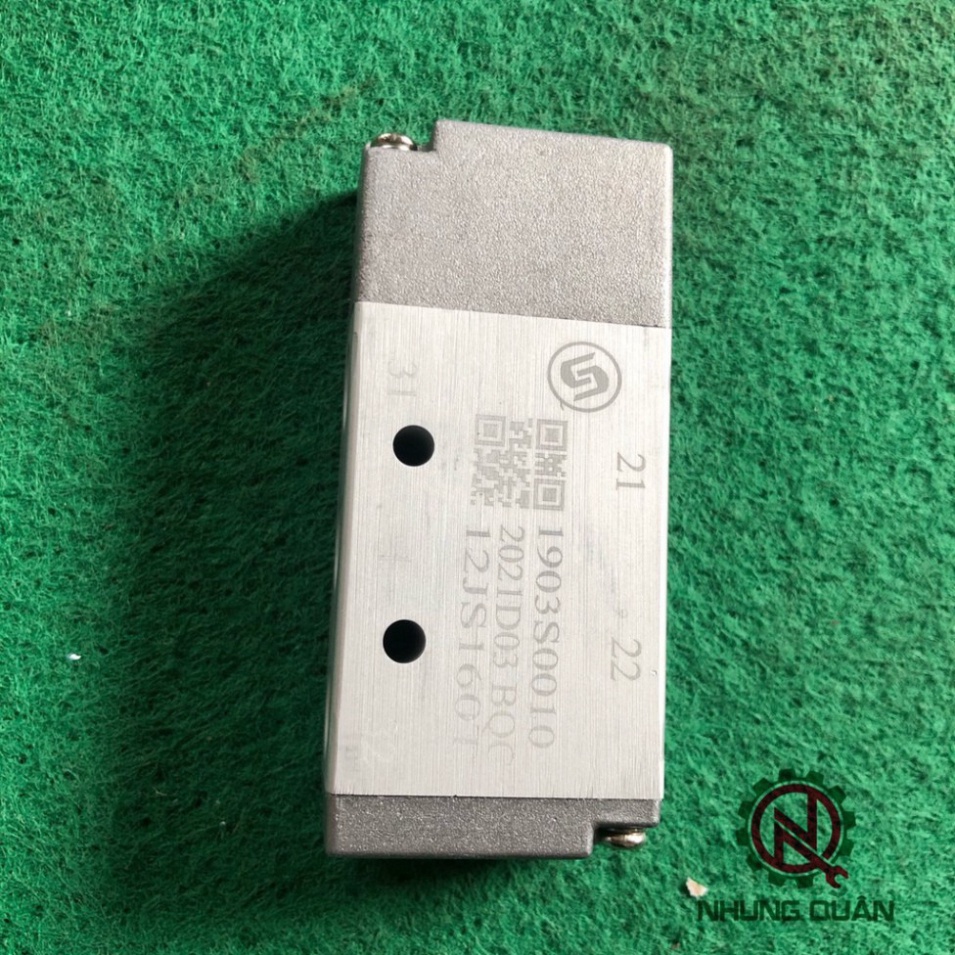 Van chia hơi chuyển tầng HOWO . DONGFENG