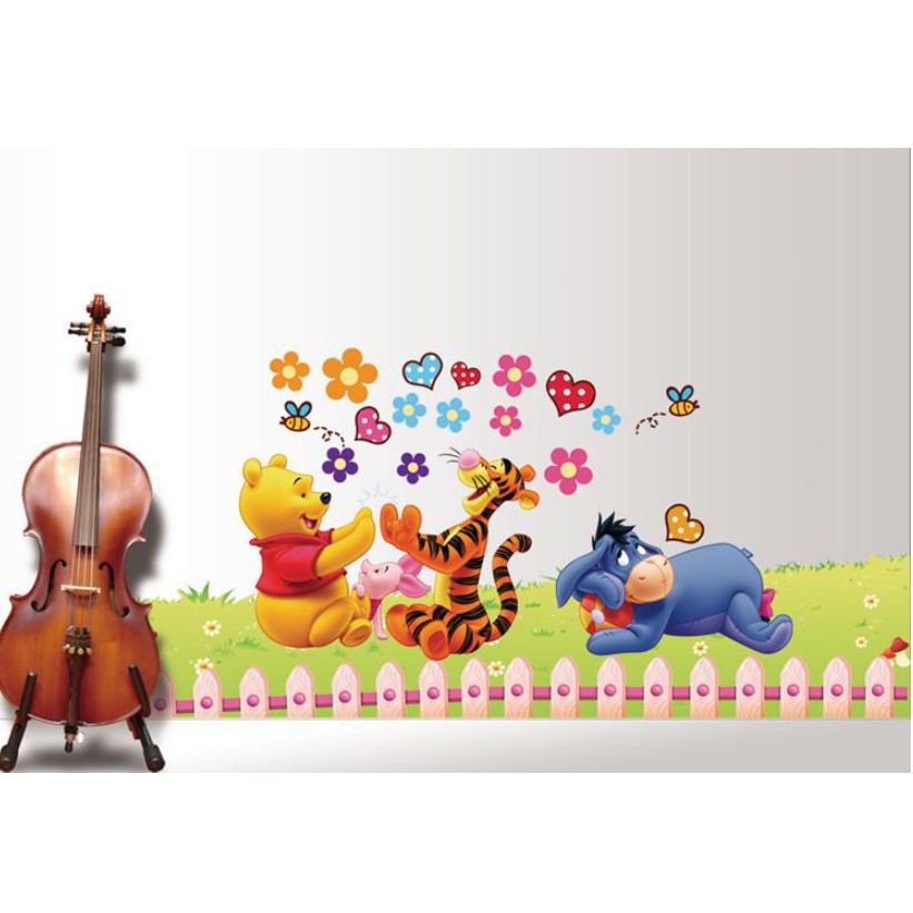 Decal dán tường - Gấu Pooh vui sân vườn nhỏ