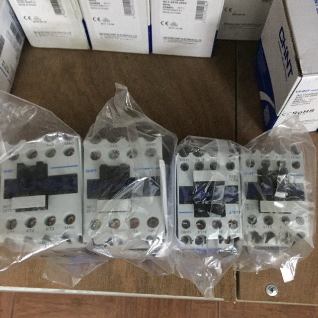 Khởi động từ chint