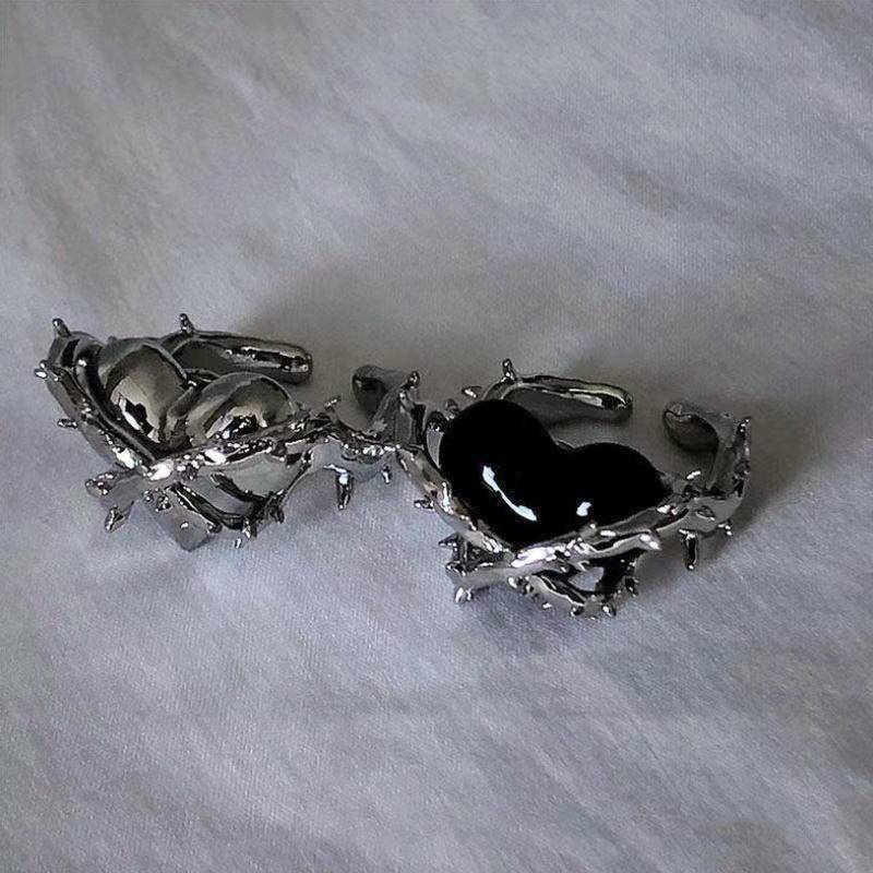 Thorn heart heart heart ring design unique hip hop street punk trend ring for men and women