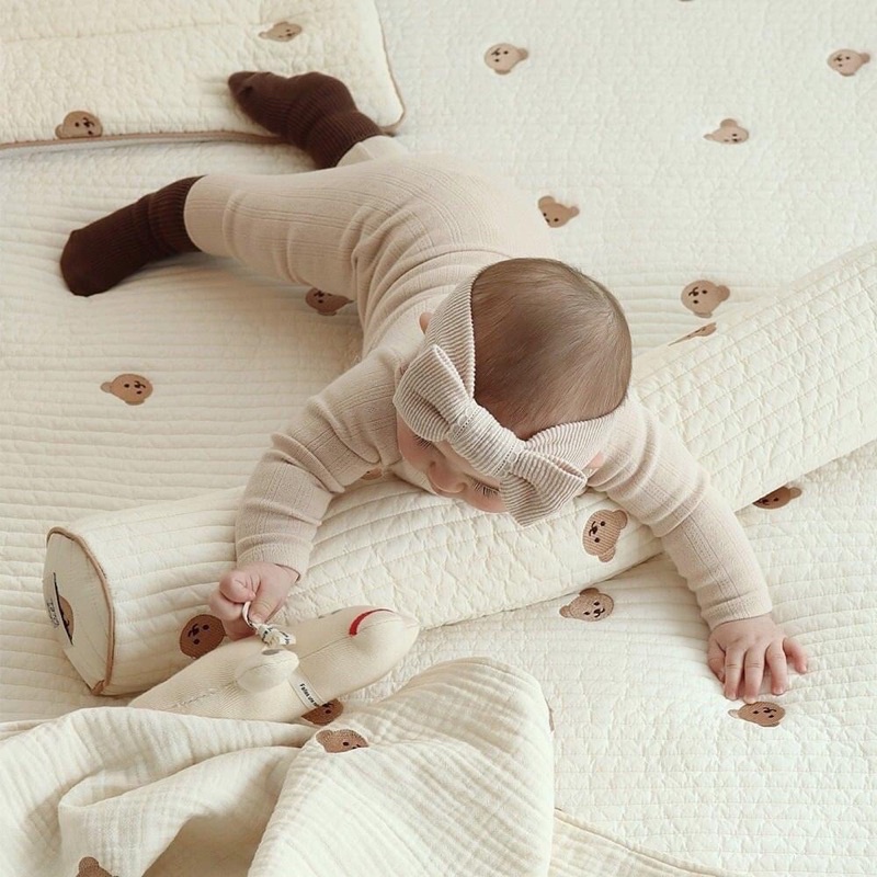 Gối ôm Chezbebe thêu gấu cho bé