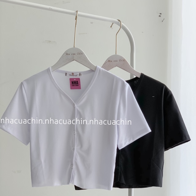 Áo croptop hàng cúc trước