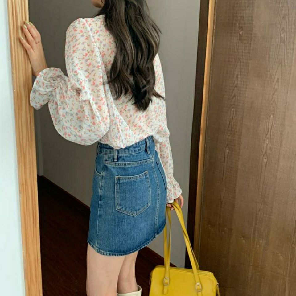 Áo sơ mi BH bằng vải chiffon họa tiết hoa tay dài cổ chữ V phối bèo phong cách Pháp cho nữ