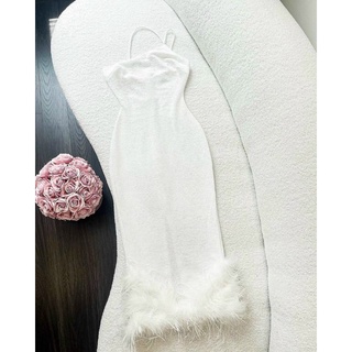 đầm maxi lệch vai phối lông vũ