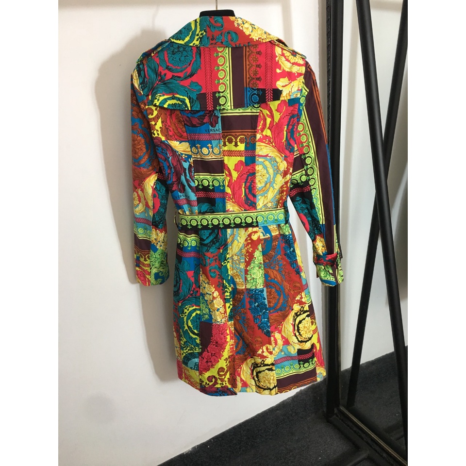 Áo khoác măng-tô nữ thời trang cao cấp Versace thiết kế họa tiết độc đáo, phong cách thời thượng