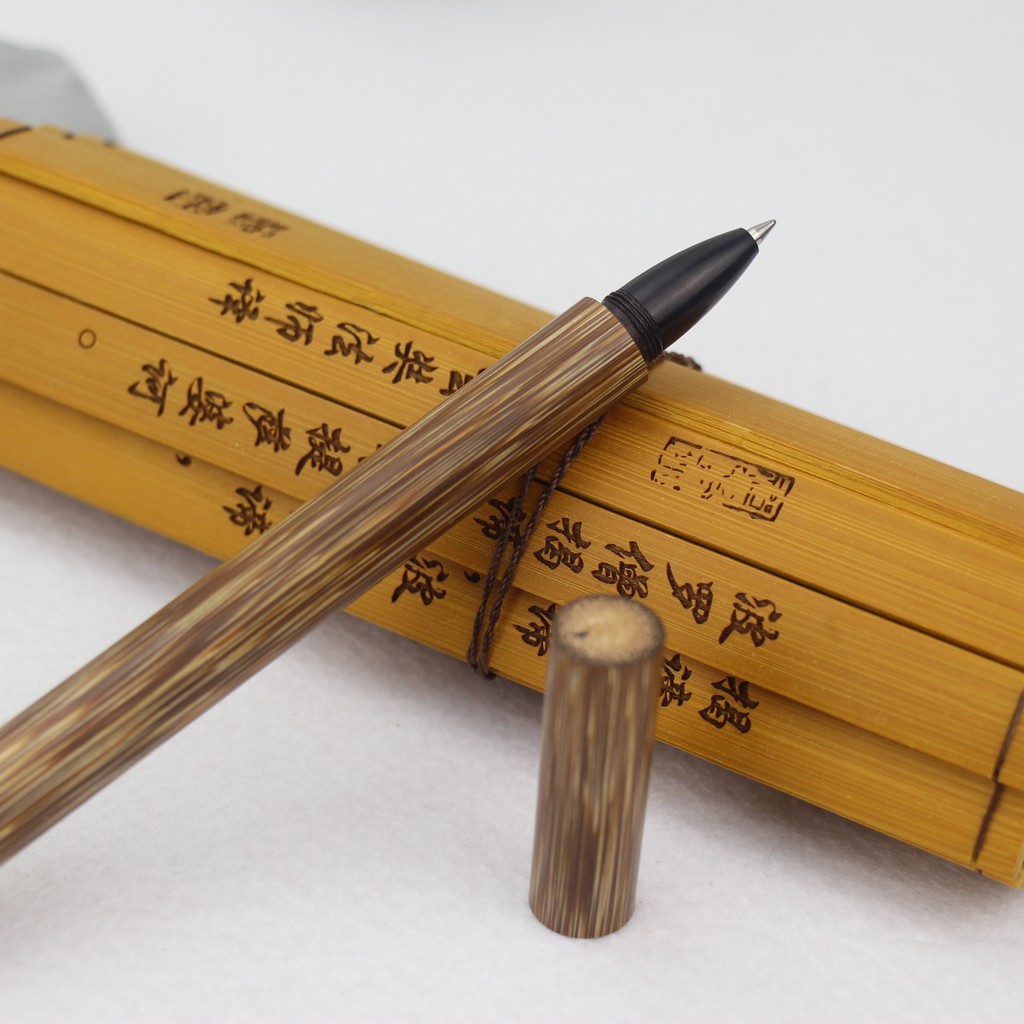 Bút ký bằng gỗ tre làm quà tặng học sinh, văn phòng, mua kèm bút bi bút chì bút máy bút mực.