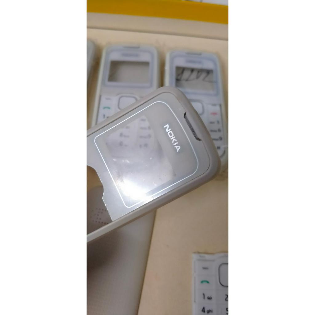 Vỏ Nokia 1202 có phím và không có khung sườn, mặt có màu trắng và màu đen, giá tốt nhất