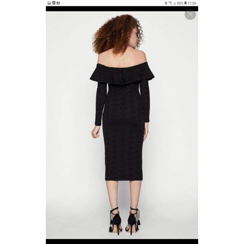 Đầm bút chì bẹt vai