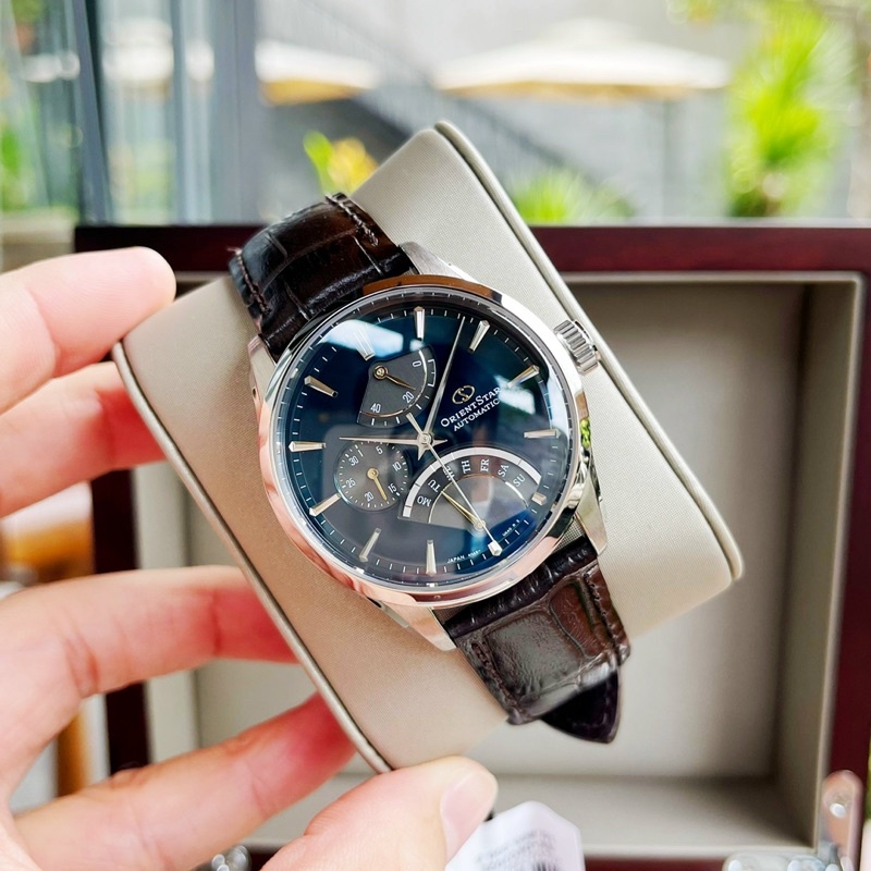 Đồng hồ nam O.RI.ENT STAR RK-DE0302E  STAR RETROGRA.DE GREEN DAIL LEATHER (MA.DE IN JA.PAN).