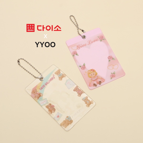 DAISO Set 2 thẻ ảnh trong suốt có móc khóa màu hồng/đen dễ thương