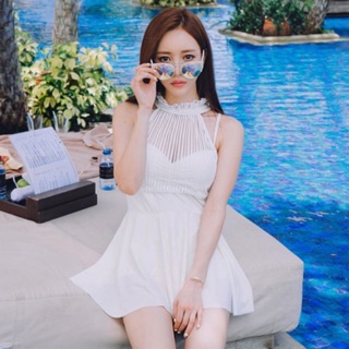 Đồ bơi một mảnh trắng