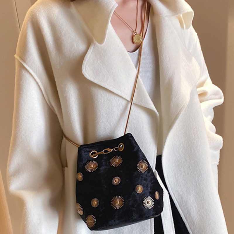 Túi xách chất liệu vải nhung thời trang sang trọng cho nữ