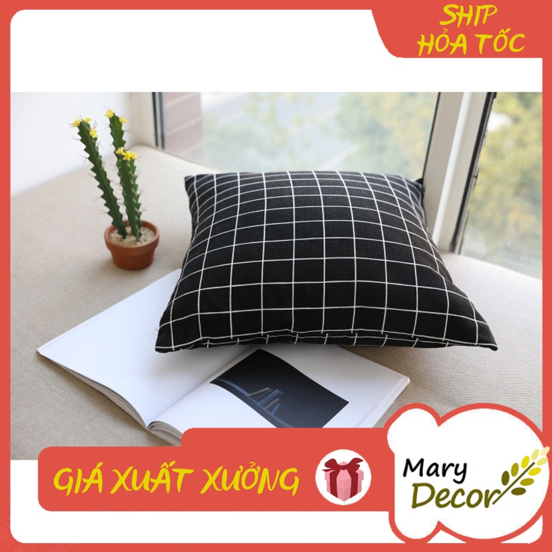 Gối tựa sofa Mary Decor - họa tiết Caro đen G-A02