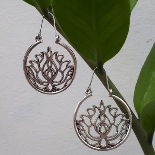 Hoa tai bạc họa tiết Mandala khắc chữ Om Phật giáo Tây Tạng