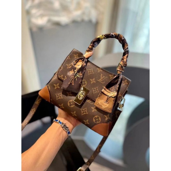 Túi nữ LV Locky sz21cm da mềm  lót có code fullbox