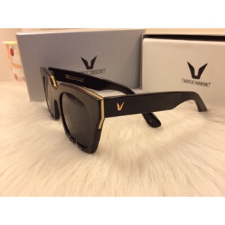 Mắt kính chữ V ĐEN VIỀN KIM LOẠI