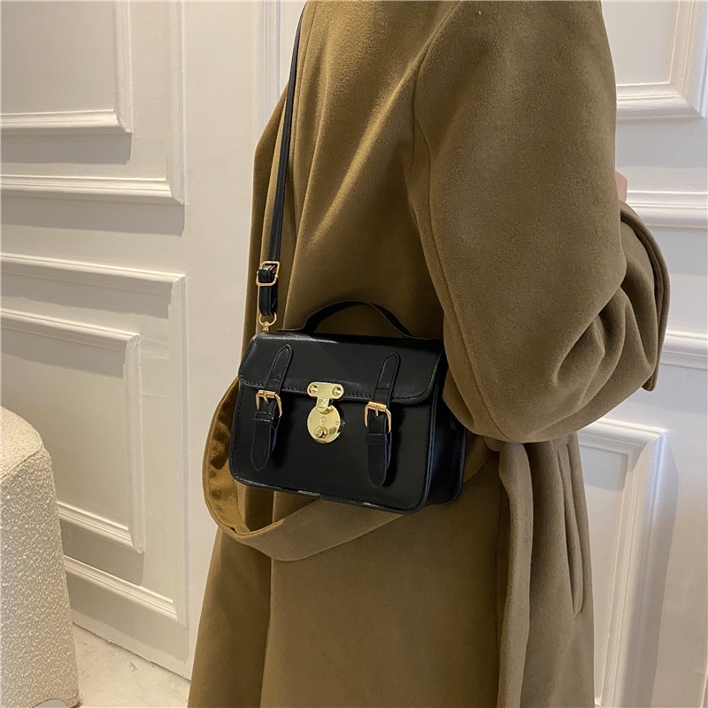 Túi đeo vai hình vuông cỡ nhỏ phối dây xích kiểu retro thời trang