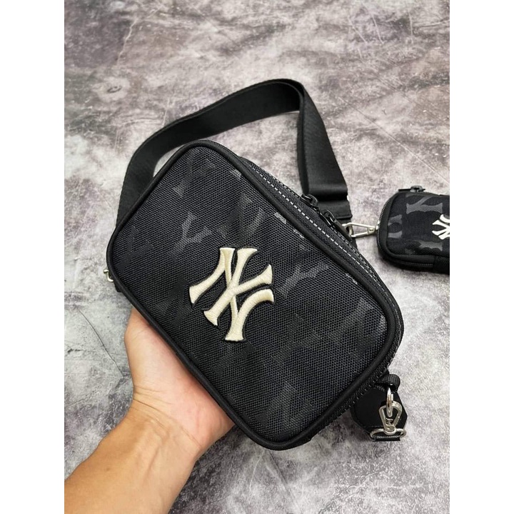 Túi đeo chéo MLB hoạ tiết monogram dành cho cả nam và nữ phong cách Hàn Quốc - Hùng Nón Hiệu